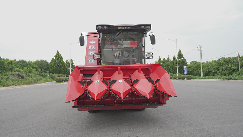 尊龙凯时4YZJ-4型自走式玉米穗茎收获机